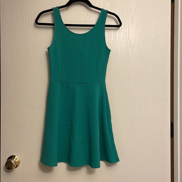 Dress - Picture 4 of 5
